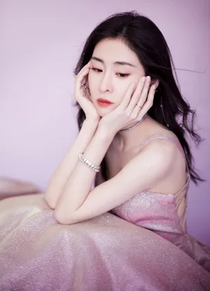 张碧晨星光渐变长裙性感图片_3