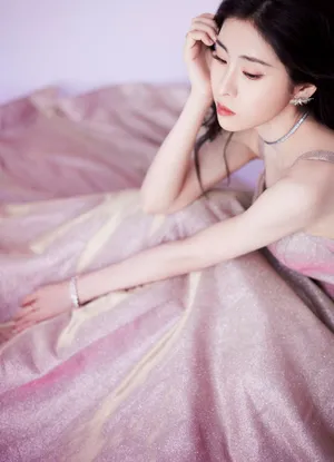 张碧晨星光渐变长裙性感图片_9