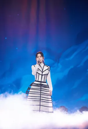 周笔畅2020湖南卫视春晚性感图片_2