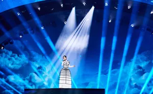 周笔畅2020湖南卫视春晚性感图片_4