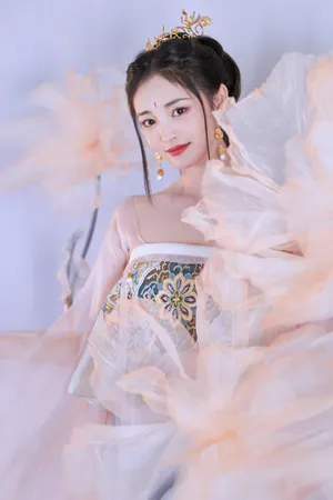 周洁琼2020湖南卫视春晚性感图片