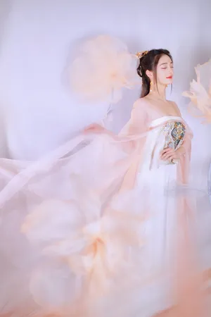 周洁琼2020湖南卫视春晚性感图片_2