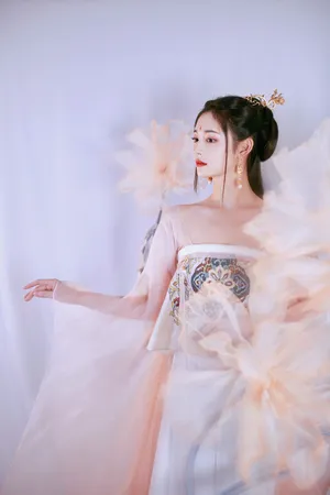 周洁琼2020湖南卫视春晚性感图片_7