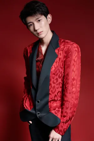 王源春晚帅气迷人写真图片_3