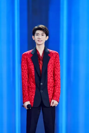 王源春晚帅气迷人写真图片_12