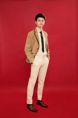 张云龙帅气时尚春节活动照图片_5