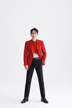 朱一龙央视春晚帅气图片_2