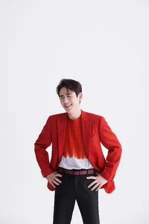 朱一龙央视春晚帅气图片_3