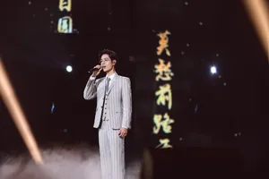 肖战春节帅气舞台照图片_2