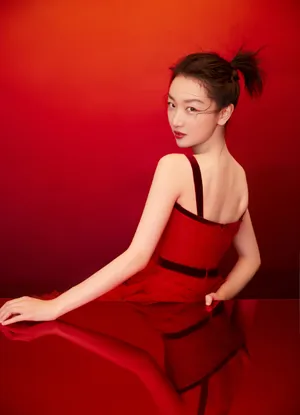 周冬雨魅力性感春晚写真图片_5