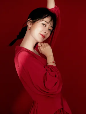 杨紫新年红裙迷人性感写真图片_4