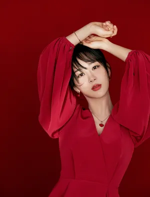 杨紫新年红裙迷人性感写真图片_8