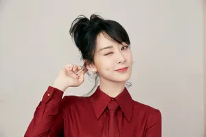 杨紫新年红妆喜庆甜美写真