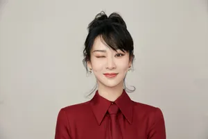 杨紫新年红妆喜庆甜美写真_2