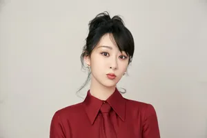 杨紫新年红妆喜庆甜美写真_4