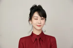 杨紫新年红妆喜庆甜美写真_5