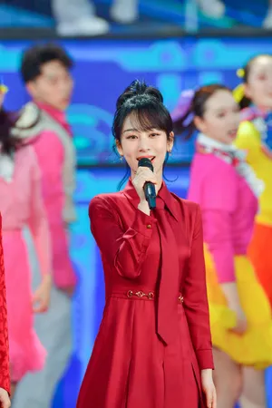 杨紫新年红妆喜庆甜美写真_13