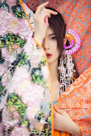 戚薇个性妆容抹胸裙性感图片_7