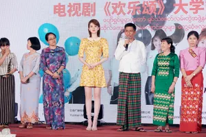 乔欣大学交流会甜美图片_2