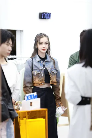 杨颖牛仔夹克时尚性感图片