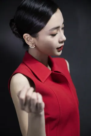 Angelababy北京台春晚性感图片_5
