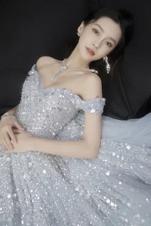 angelababy浅蓝色鱼鳞亮片长裙性感图片_1