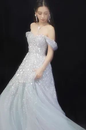 angelababy浅蓝色鱼鳞亮片长裙性感图片_3