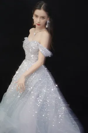 angelababy浅蓝色鱼鳞亮片长裙性感图片_4
