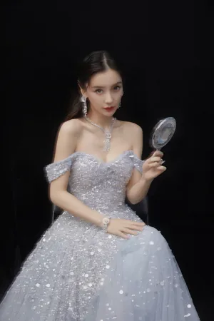 angelababy浅蓝色鱼鳞亮片长裙性感图片_6