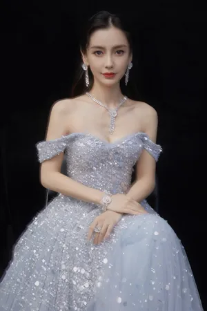 angelababy浅蓝色鱼鳞亮片长裙性感图片_7