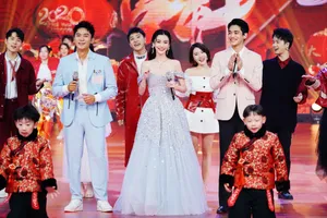 angelababy浅蓝色鱼鳞亮片长裙性感图片_8