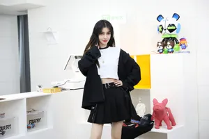 杨颖超短裙性感迷人照片_2