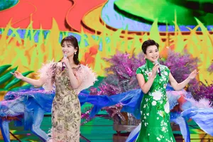 刘涛橘粉色羽毛裙性感图片_10