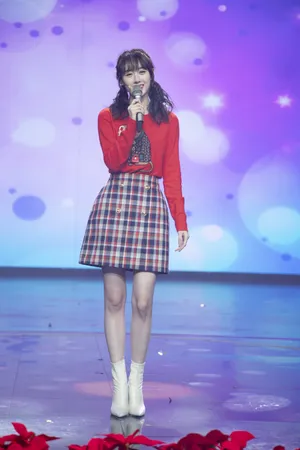 袁冰妍春节甜美活动照图片_6