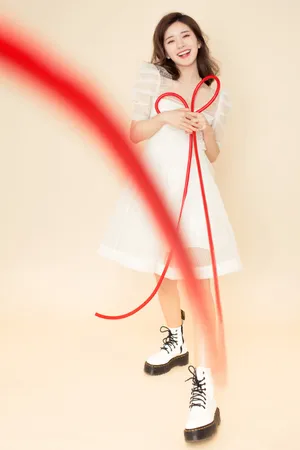 赵露思春节甜美性感写真图片_1
