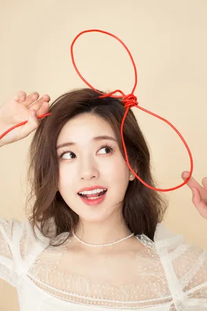 赵露思春节甜美性感写真图片_1