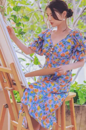 徐冬冬碎花裙秀性感身材迷人写真_6