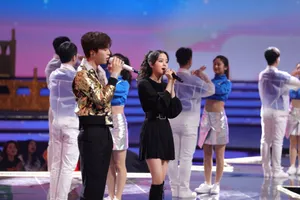 欧阳娜娜江苏卫视春晚舞台照图片_5