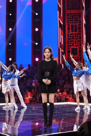 欧阳娜娜江苏卫视春晚舞台照图片_6