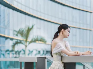 欧阳娜娜仙气礼服性感图片