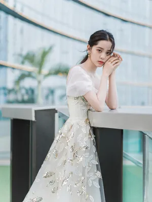 欧阳娜娜仙气礼服性感图片_3