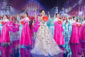欧阳娜娜仙气礼服性感图片_12