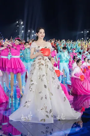 欧阳娜娜仙气礼服性感图片_13