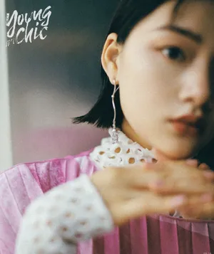 猫系少女任敏优雅杂志写真_3