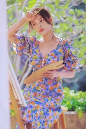徐冬冬复古碎花裙性感写真图片_6