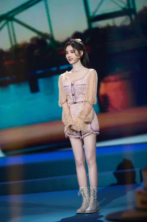 鞠婧祎《佳片有约》甜美剧照图片_4