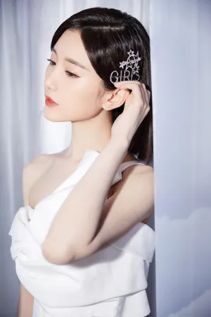 毛晓彤仙气甜美生日写真图片
