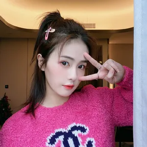白鹿俏皮私服自拍照图片_2