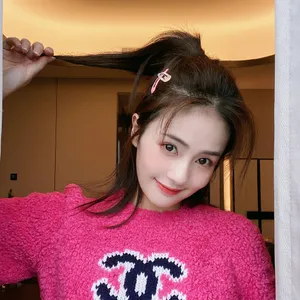 白鹿俏皮私服自拍照图片_3