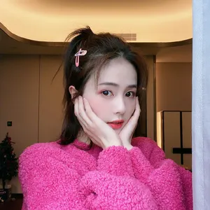 白鹿俏皮私服自拍照图片_4